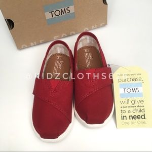 NIB Toms Classic Red Shoe